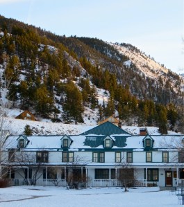 A 2013 photo of the historic 1900 Chico hotel, and mountain backdrop.